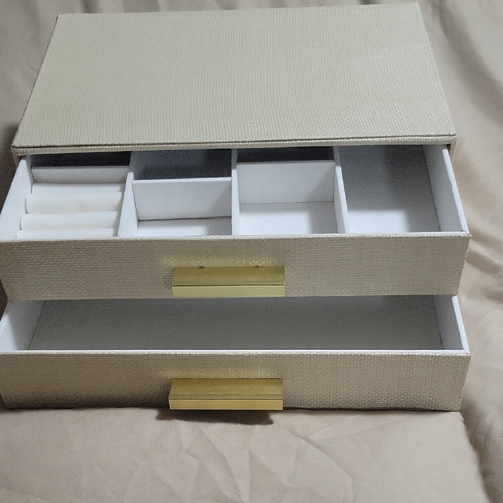 Cream and Gold Two-Tier Jewelry Organizer